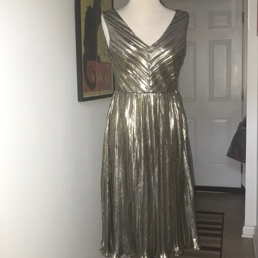 The Room by Ark &. Co Gold Lame’ Dress Size S 😘😘